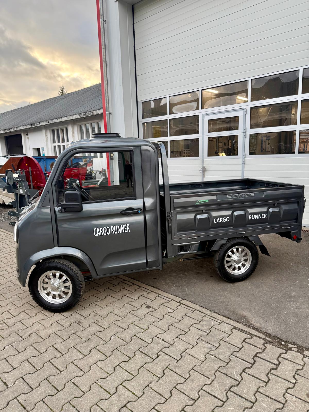 Cargo Runner Toro Electric Tipper – Electric Light Truck | 1500 W | High Payload | 40 km/h