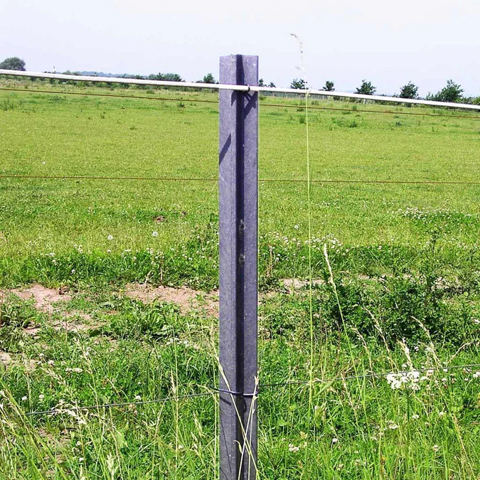 Recyclingpfahl Kreuz 7x7cm 1,85m – hanit® Weidezaunpfosten mit Drahtführung