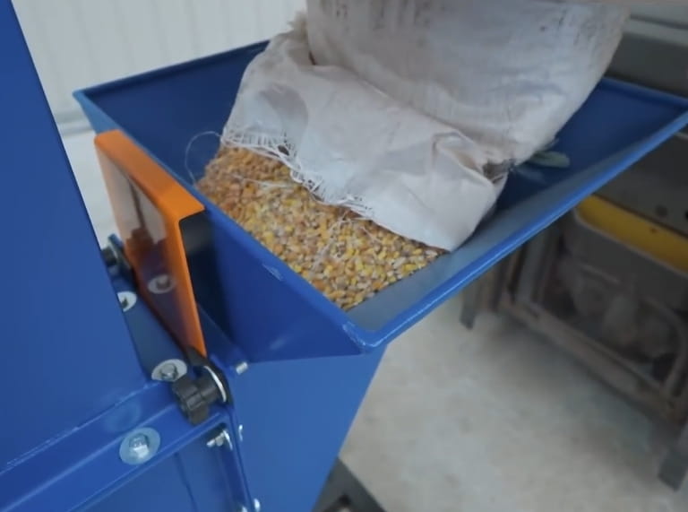 Bucket conveyor / bucket elevator 2600mm - 400V / 1.5kW