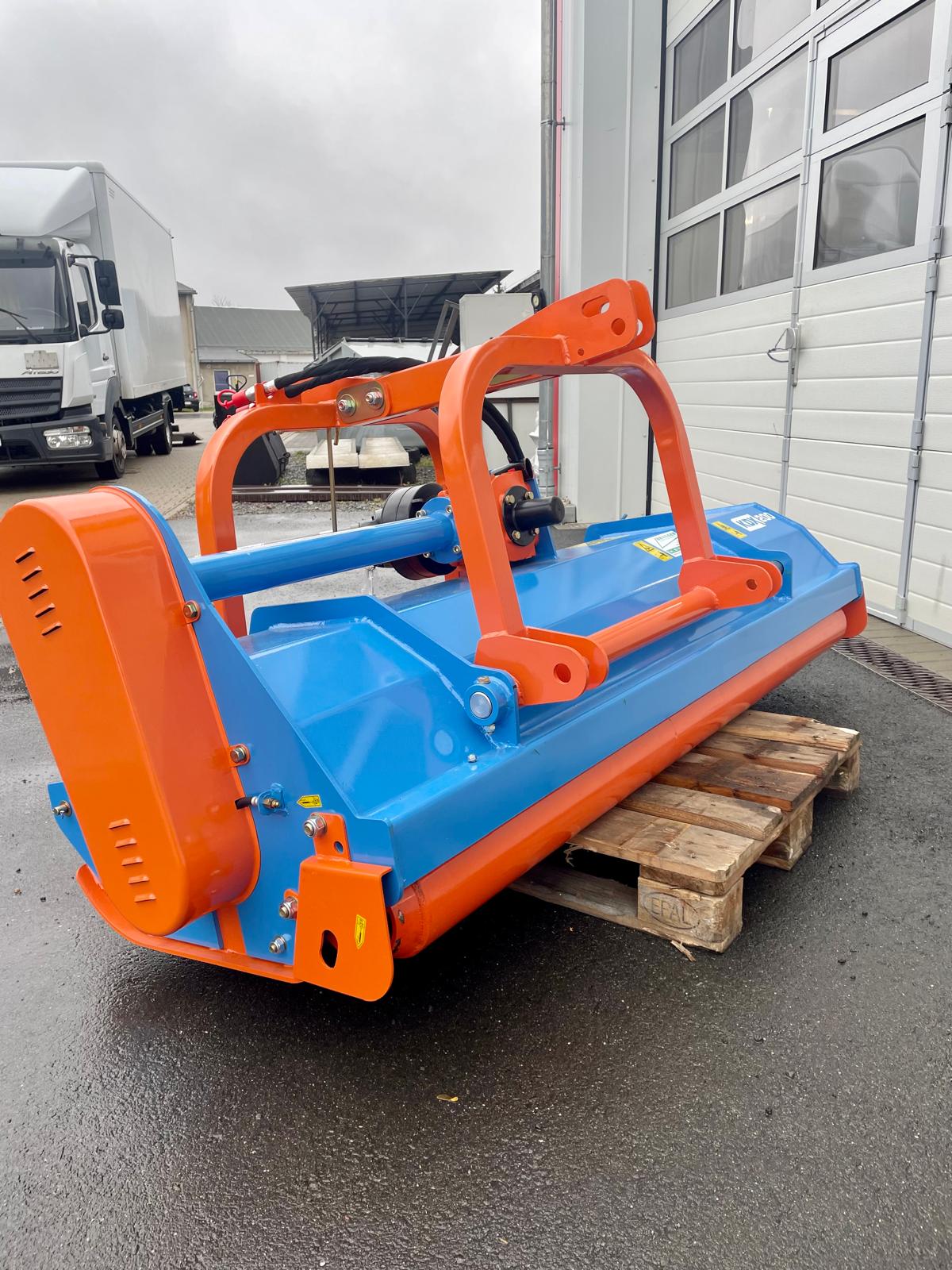 Mulcher STARK KDX 200 – Schlegelmulcher 2,00 m mit hydraulischer Seitenverstellung