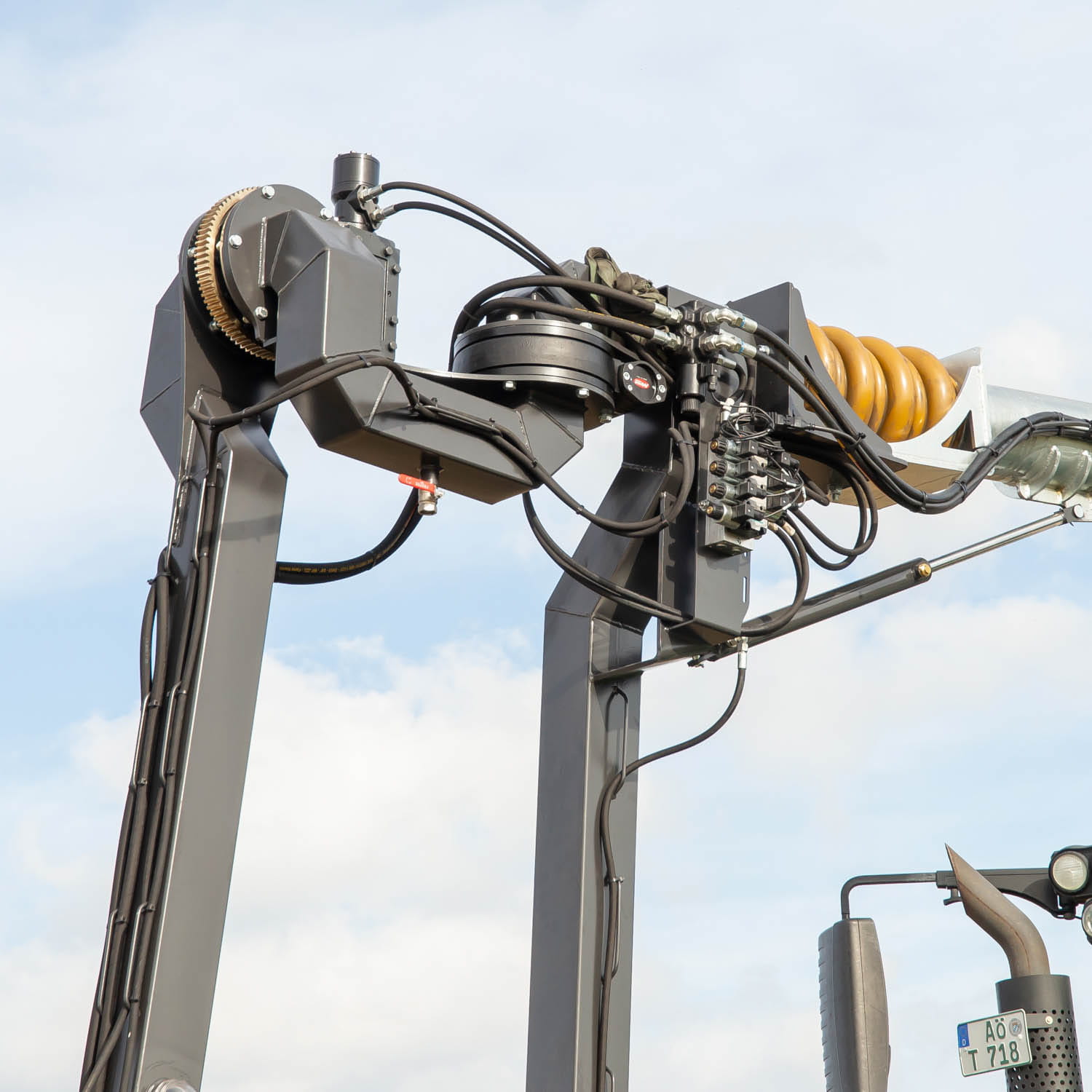 Fliegl Gülle Frontsaugarm mit Dreipunktaufnahme Kat. 2 – Überpumparm