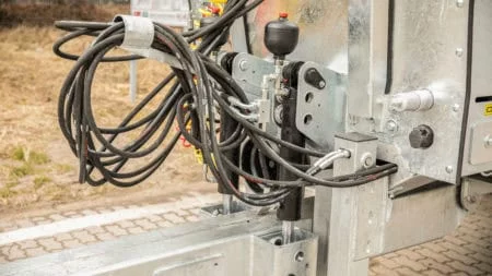 Cynkomet Miststreuer 14 t, S355-Aufbau, hydraulischer Kratzboden