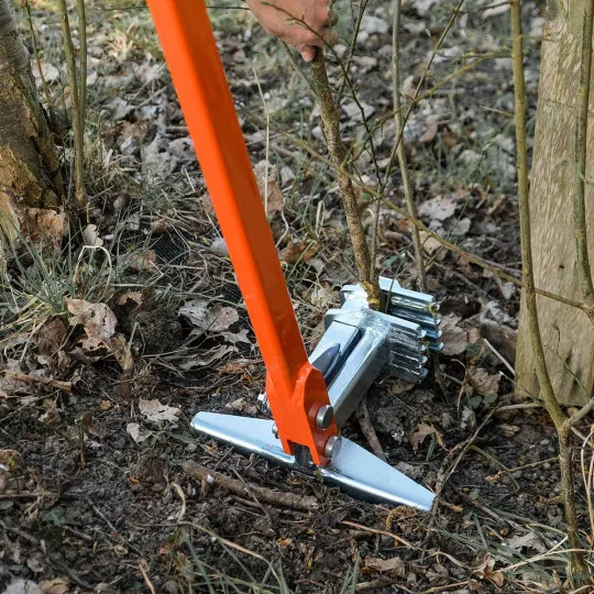 Arracher les arbustes et les arbres renforcé – outil professionnel pour déraciner les arbustes et les arbres aux racines profondes.