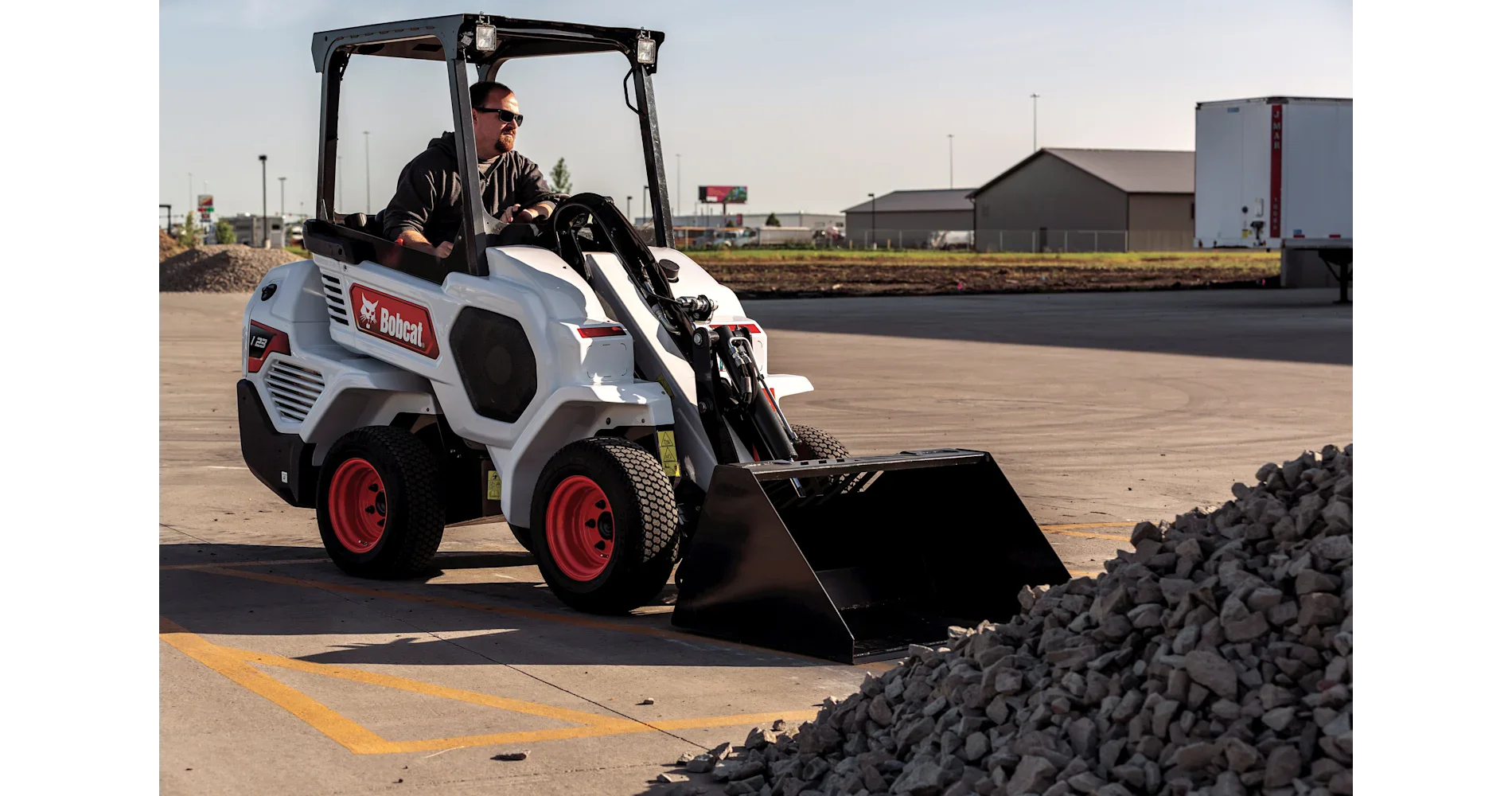 Bobcat Knicklader L23 – Kompaktlader mit 1051 kg Kipplast & 18,2 kW Motorleistung