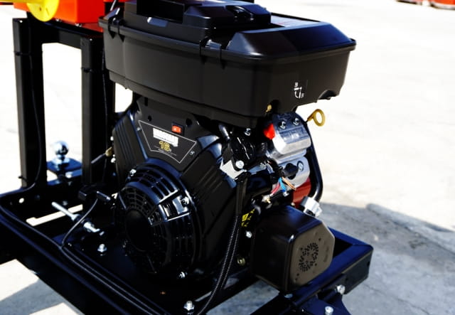 Remet CNC Holzhacker RPS-120 – 27 PS Benzinmotor | Profi Off-Road Holzschredder