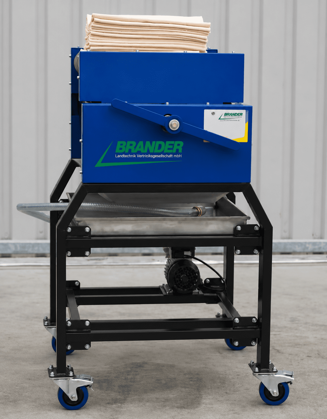 Press filter with NOVAX 25 pump – Industrial filtration system for cooking oils, wine, beer & juices