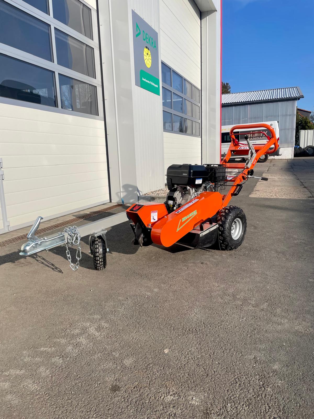 Mobile Baumstumpffräse Benzin 15PS - mit Anhängekupplung