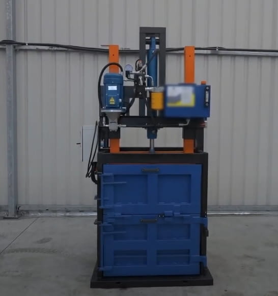 Altpapierpresse / Kartonpresse / Folienpresse 10 Tonnen - 400V / 2,2kW