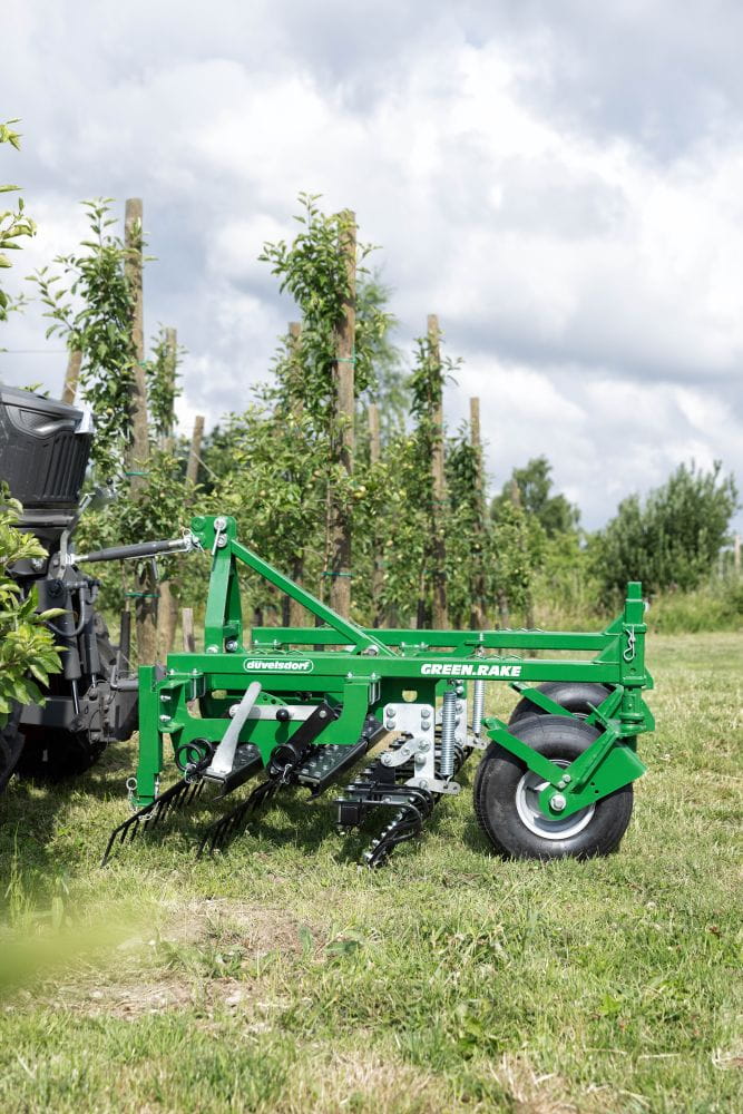 Düvelsdorf GREEN.RAKE vario 1,2 m – kompakter Profi Grünlandstriegel