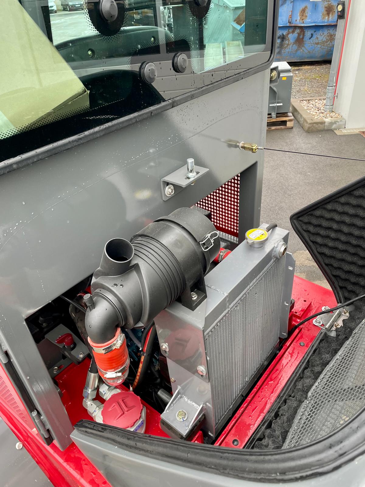 Telescopic wheel loader with cab & Kubota engine – 1200 kg rated load | Professional skid steer loader