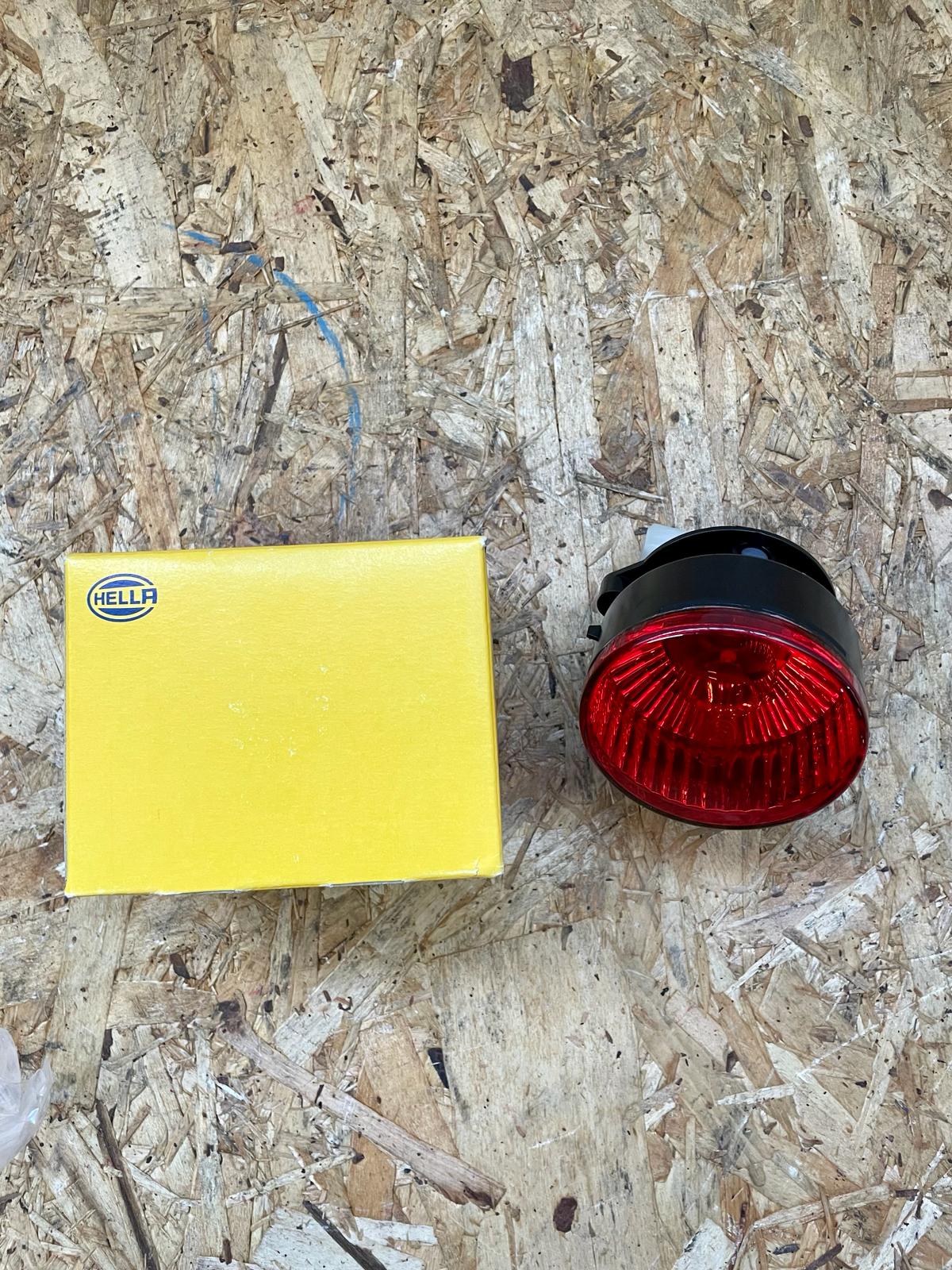 E036687 HELLA Bremsleuchte Einbau - 2DA009001-051