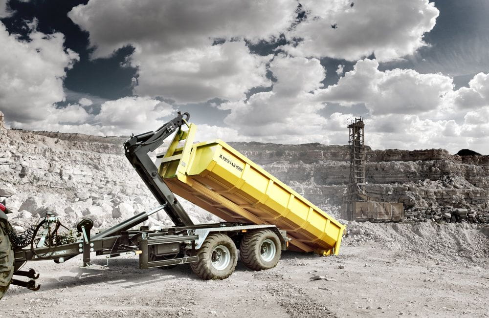 PRONAR T185/1 Hooklift Trailer – 15 t Gross Weight, Tandem, Hydraulic, for Agriculture & Construction