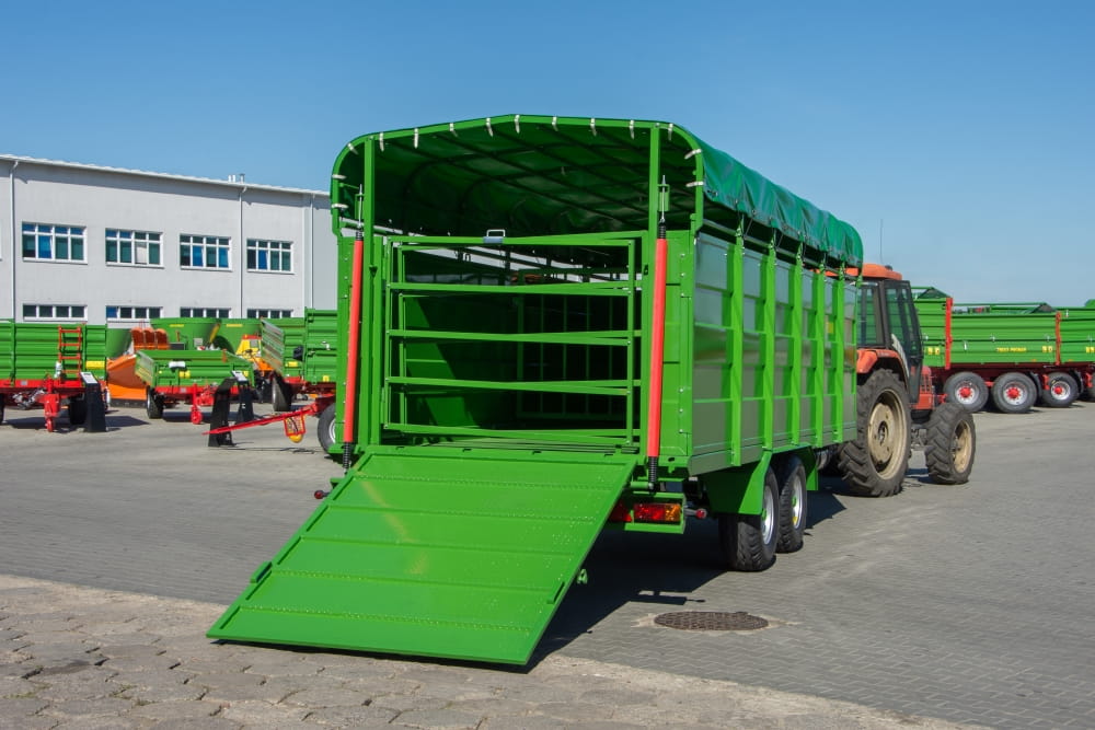Remorque Pronar T046/1 Courier 10 – Transport de bétail avec système de freinage pneumatique | Remorque pour le transport d'animaux