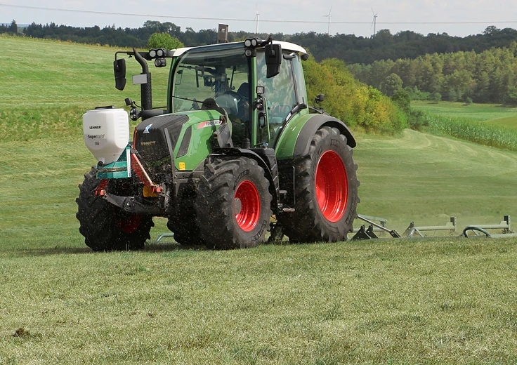 Traktor, Grün, Rote Felgen, Landwirtschaft, Mähwerk