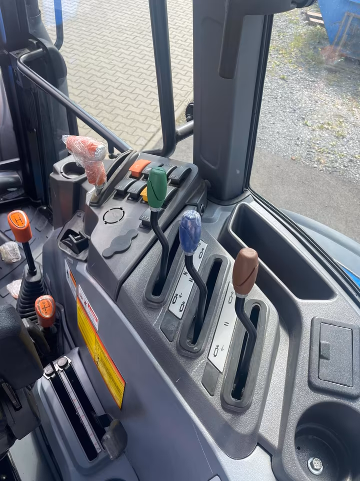 Tracteur Solis 90 Stage V avec cabine – 90 ch, transmission intégrale et boîte de vitesses 20+20
