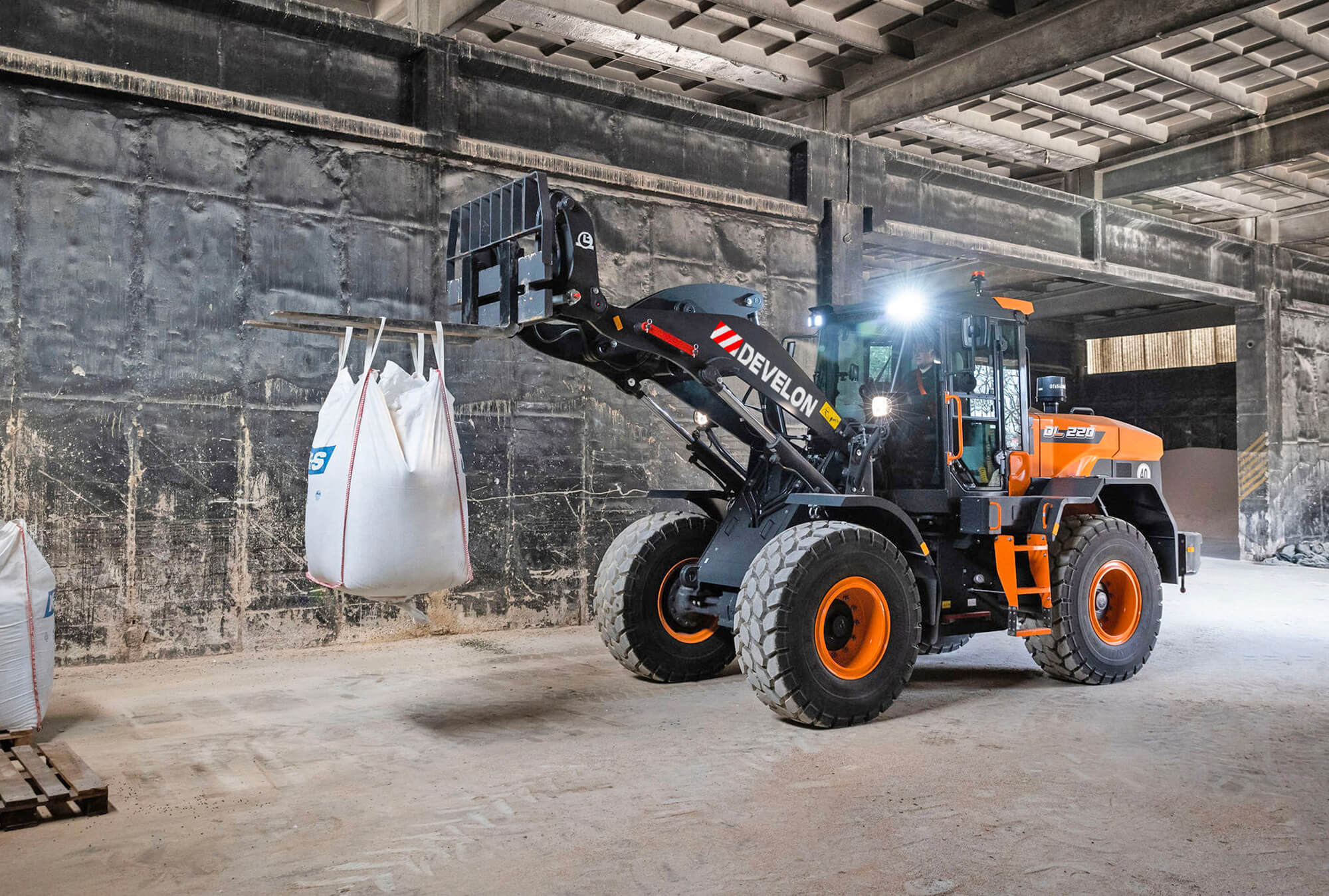 Radlader Develon DL220-7