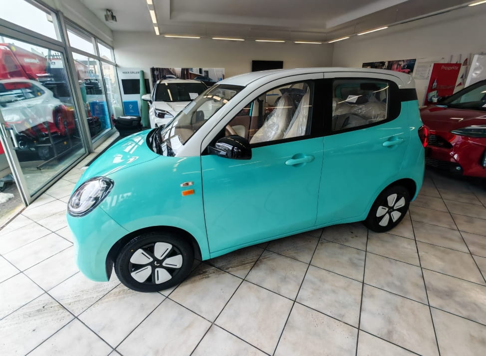 Wuling Hongguang Mini EV 4-Sitzer L7e Elektroauto – 90 km/h, Klima, ABS, 2 Airbags