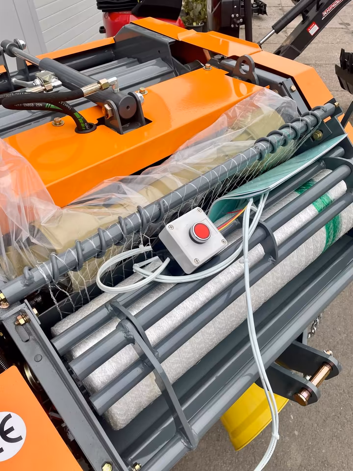 Mini Rundballenpresse 1070 | Netzbindung | Ballenmaß 95 × 62 cm | Ballengewicht 17–28 kg | Kompakte Rundballenpresse für Heu, Silage & Stroh