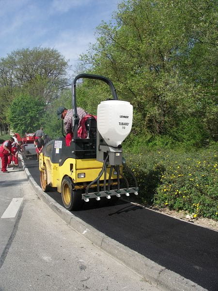 LEHNER TUBARO® 110 Heckstreuer für Walzen – Präziser Splitt- & Sandstreuer für Straßenbau
