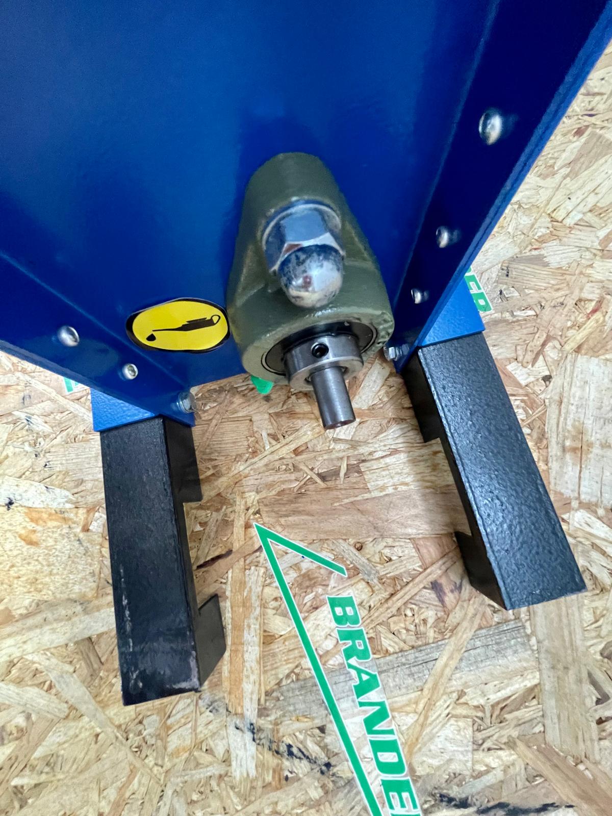 Nussknackermaschine bis zu 50(kg/h) - Antrieb über Akkuschrauber