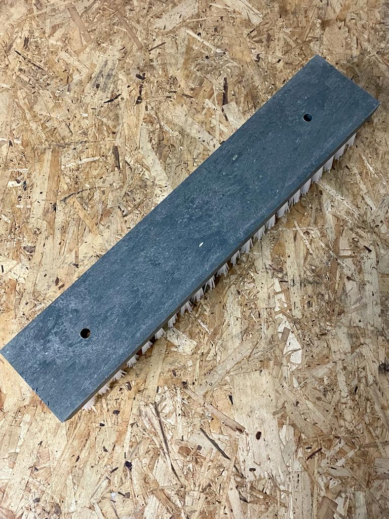 Horizon cattle scratch brush replacement strip