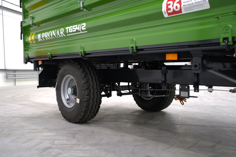 landwirtschaft, auflieger, fahrwerk, reifen, grüne koffer
