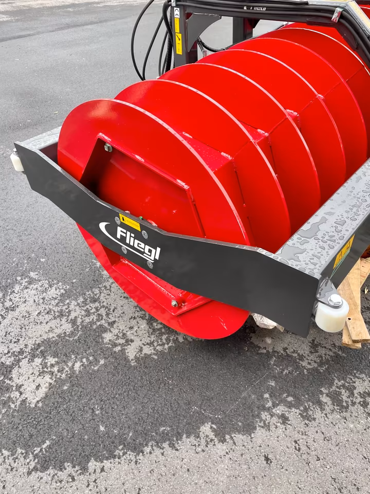 Fliegl Silowalze Big 3000 mm – schwere Ausführung, hydr. Seitenverschiebung, befüllbar