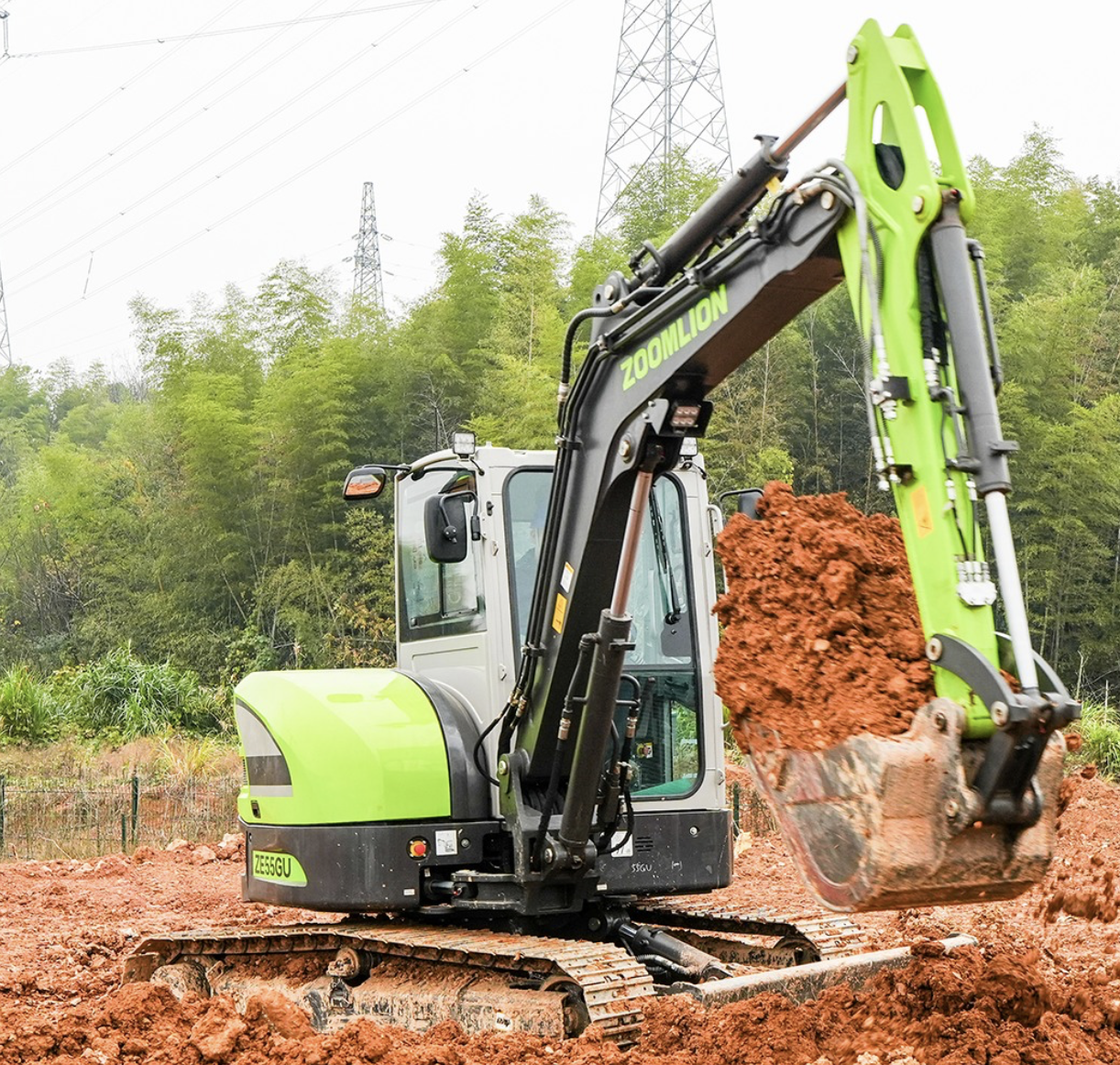 Mini-pelle Zoomlion ZE55GU 5,8 t – Pelle à rayon de rotation court avec moteur Kubota et force d'excavation de 44 kN