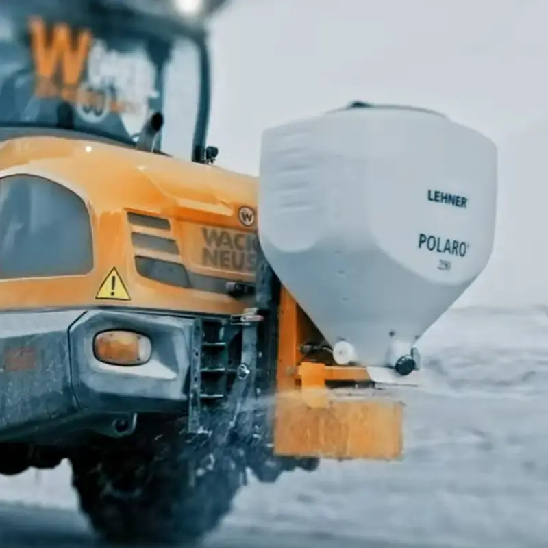 Salzstreuer, Winterdienststreuer, Kunststoffbehälter, weißer Trichter, Traktoranbau
