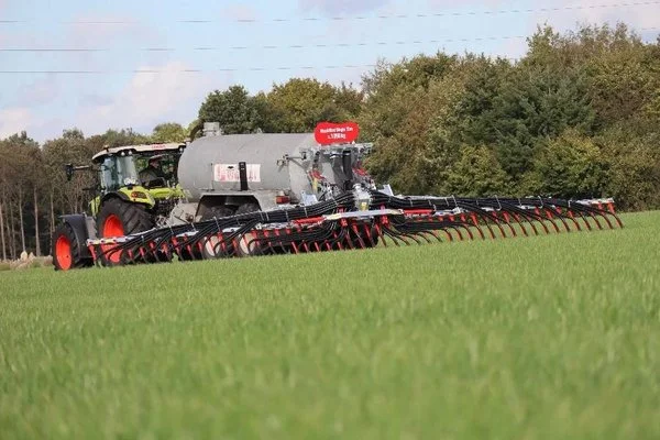 farmer tractor, sprayer, agricultural equipment, field, green field