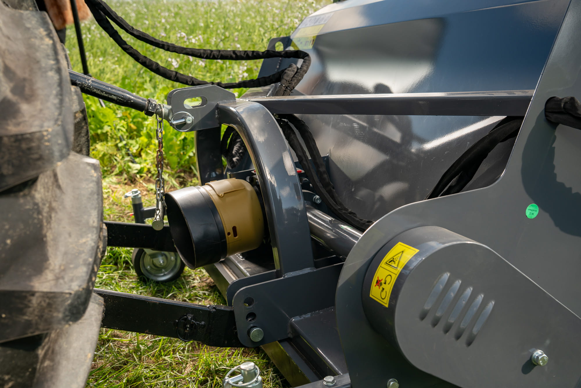 Nero Mulcher 1600mm mit Sammelbehälter – mit 720 Liter Fangkorb