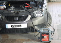 KS Tools 12 V + 24 V Batterie-Booster, mobiles Starthilfegerät 1400 A