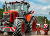 Kubota Traktor M7004